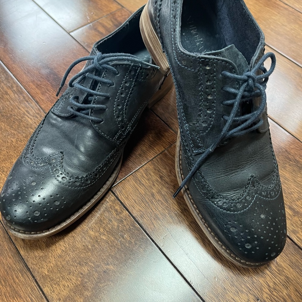 Dark navy Italian shoes size 6 (IT 36)gently worn in good preowned condition